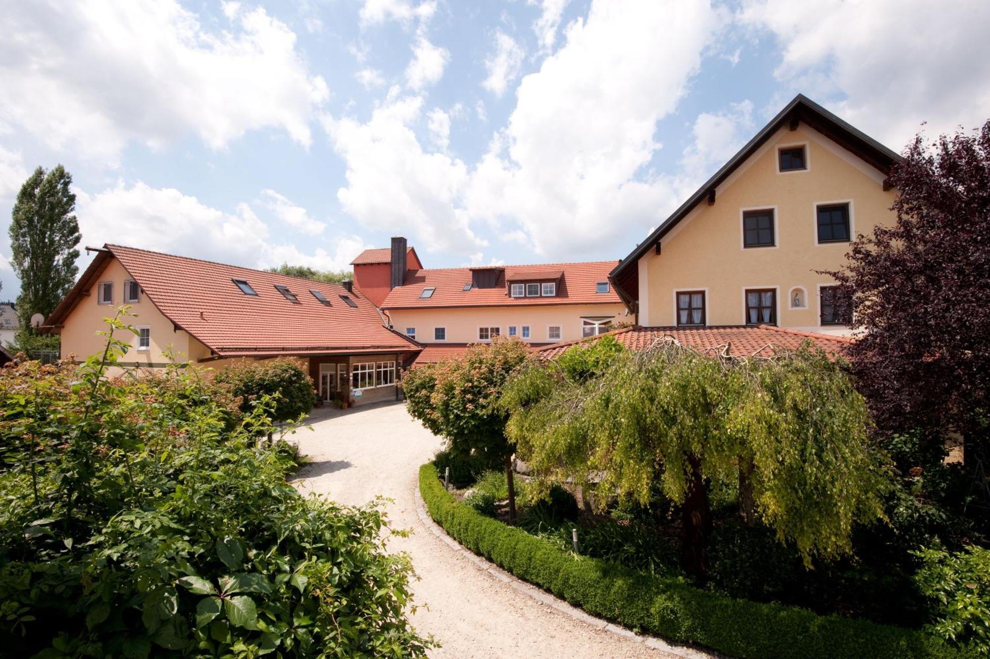 Stadler Hof Aparthotel 3*